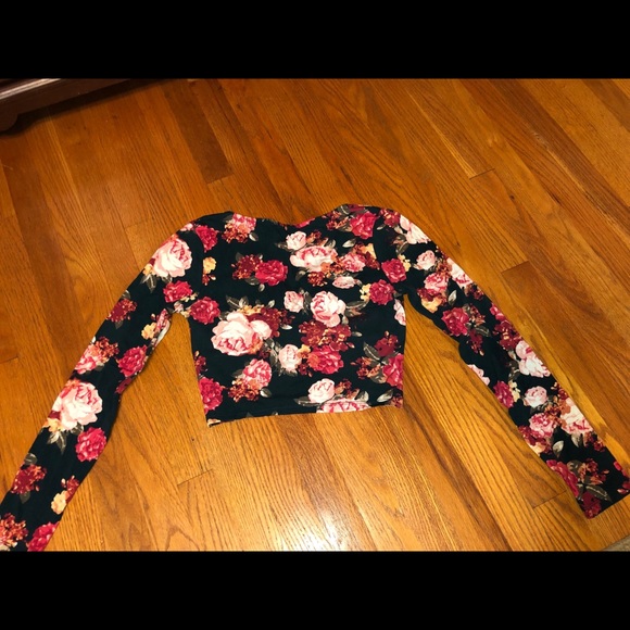 Forever 21 long-sleeve crop top - Picture 4 of 5
